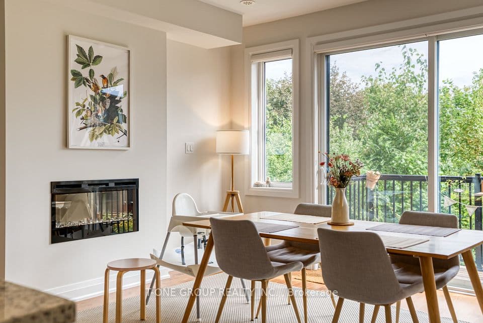 17 Wild Rose Gardens, Toronto, ON M6L 0A5 – main photo