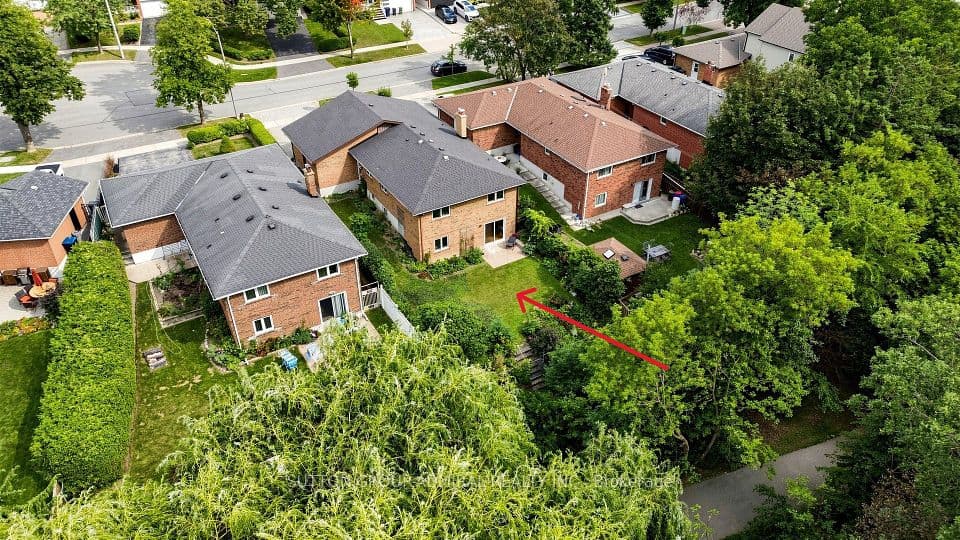 27 Warlingham Court, Toronto, ON M9C 3K2 – photo 3
