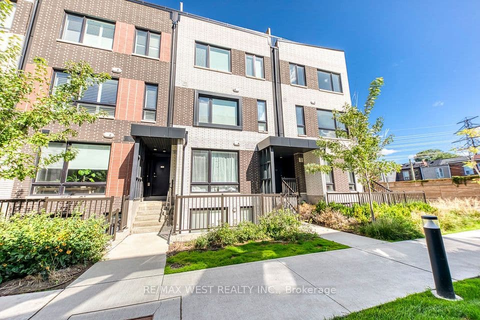 40 Ed Clark Gardens Boulevard 3, Toronto, ON M6N 0B5 – photo 2