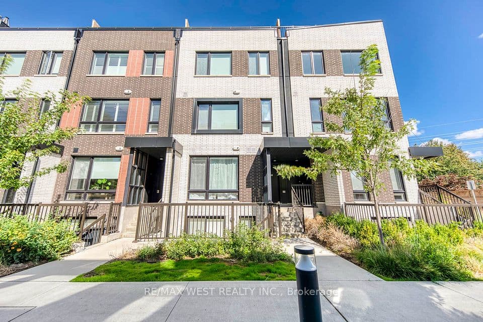 40 Ed Clark Gardens Boulevard 3, Toronto, ON M6N 0B5 – main photo