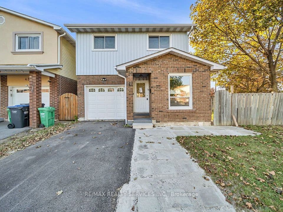 41 Simmons Boulevard, Brampton, ON L6V 3V4 – main photo