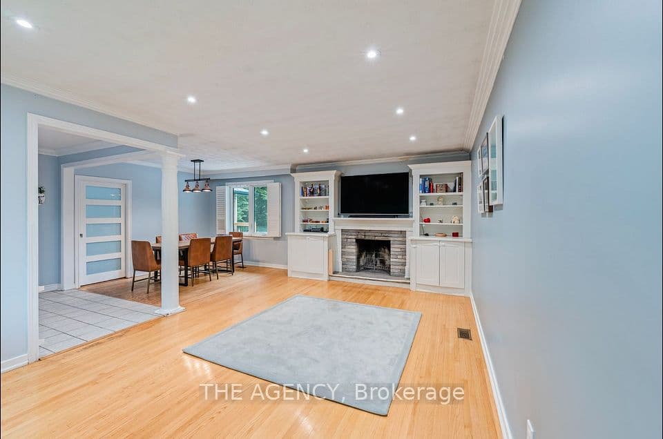 261 Wales Crescent, Oakville, ON L6L 3X8 – photo 2