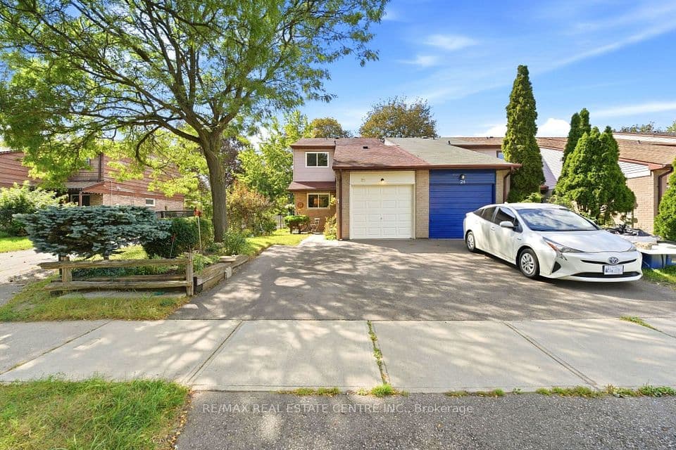 25 Scottsdale Court, Brampton, ON L6W 3R8 – main photo