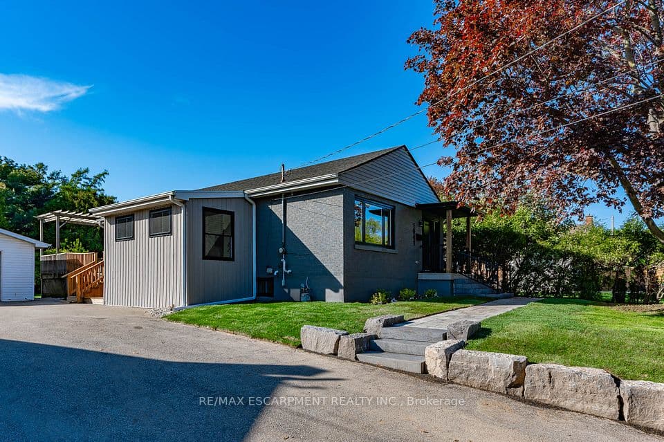 1041 Shepherd's Drive, Burlington, ON L7T 3R4 – main photo