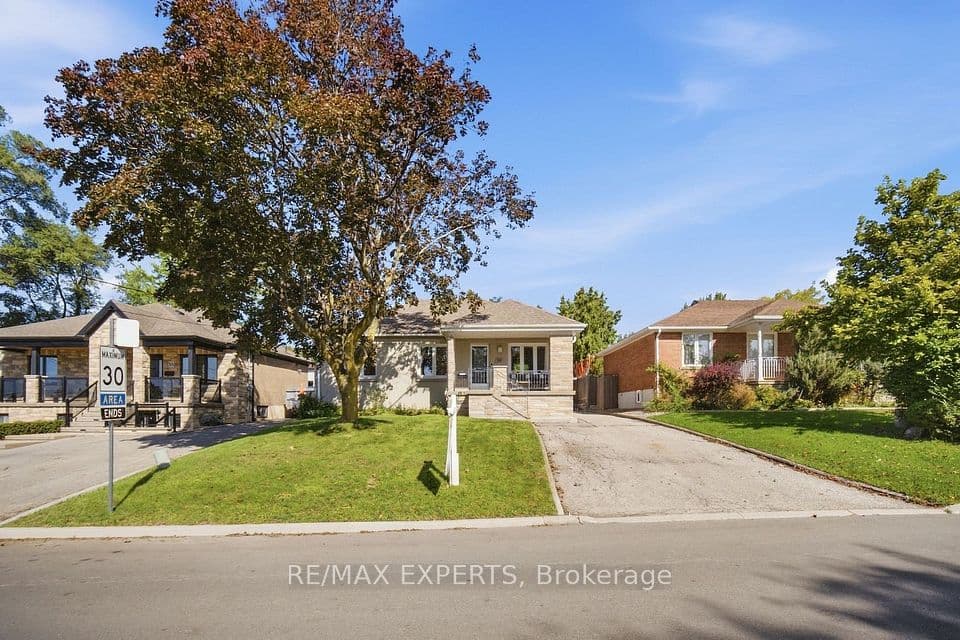 90 Heathrow Drive, Toronto, ON M3M 1X3 – photo 2