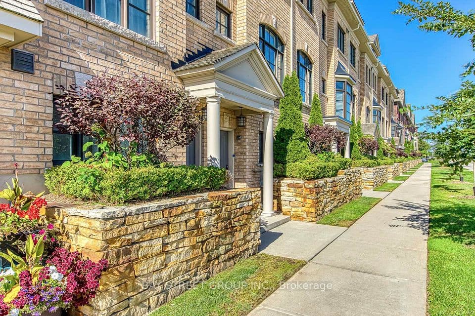 2172 Trafalgar Road #14, Oakville, ON L6H 0N3 – main photo