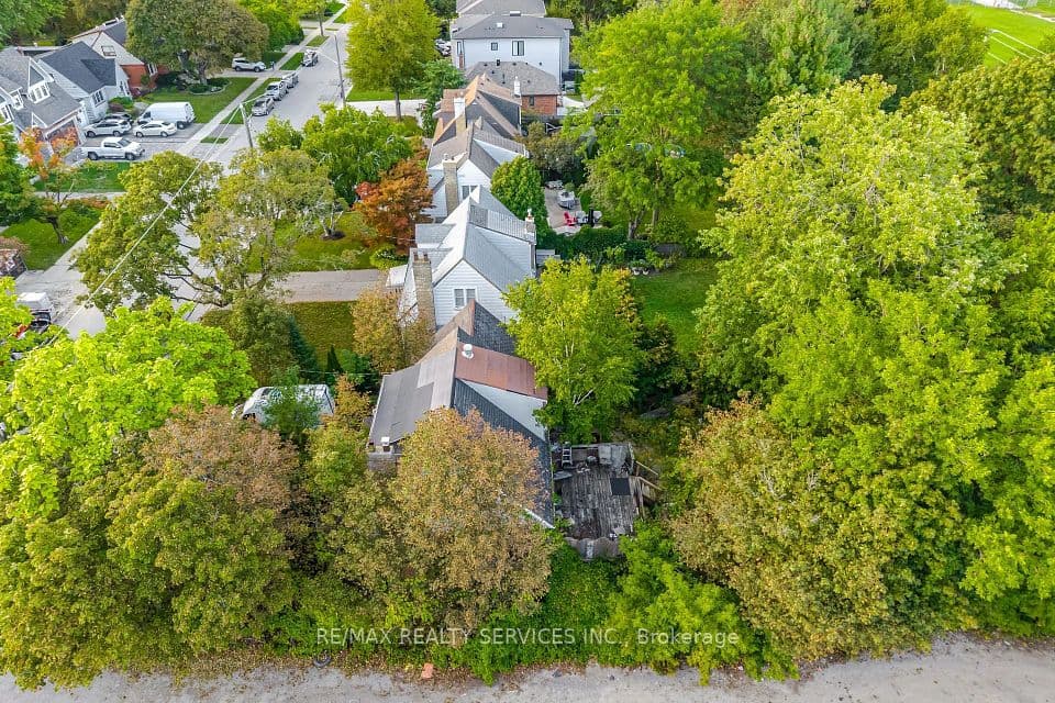 7 Ashbourne Drive, Toronto, ON M9B 4H1 – main photo
