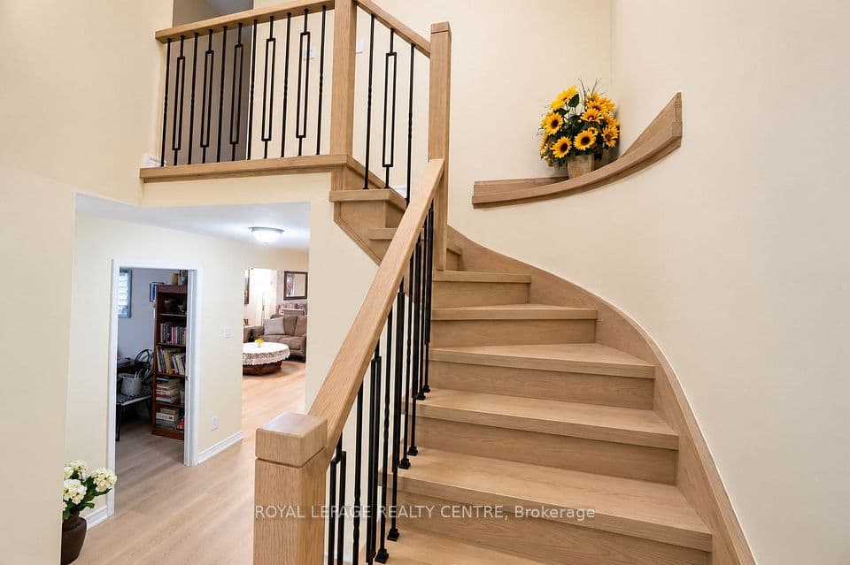 4550 Kettleby Court, Mississauga, ON L4Z 2V7 – photo 2
