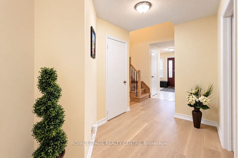 4550 Kettleby Court, Mississauga, ON L4Z 2V7 – photo 3