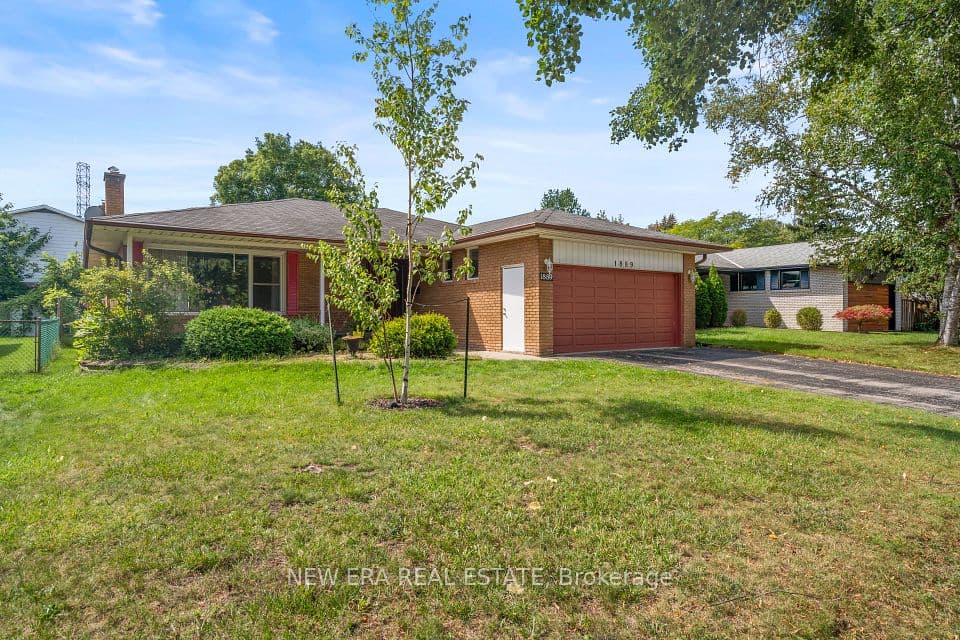 1889 Steepbank Crescent, Mississauga, ON L4X 1T9 – photo 2