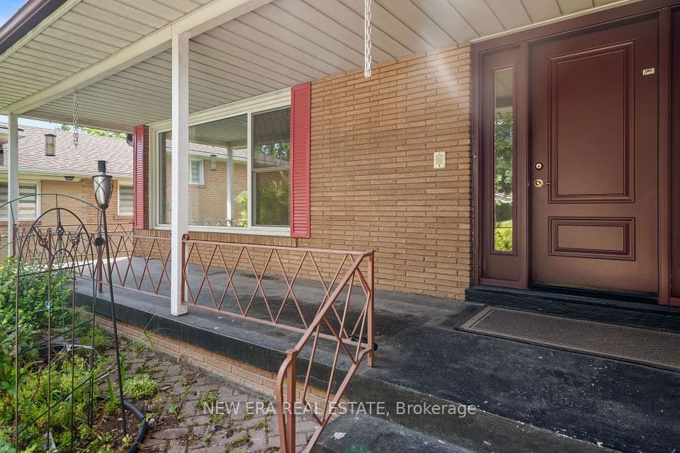 1889 Steepbank Crescent, Mississauga, ON L4X 1T9 – photo 3