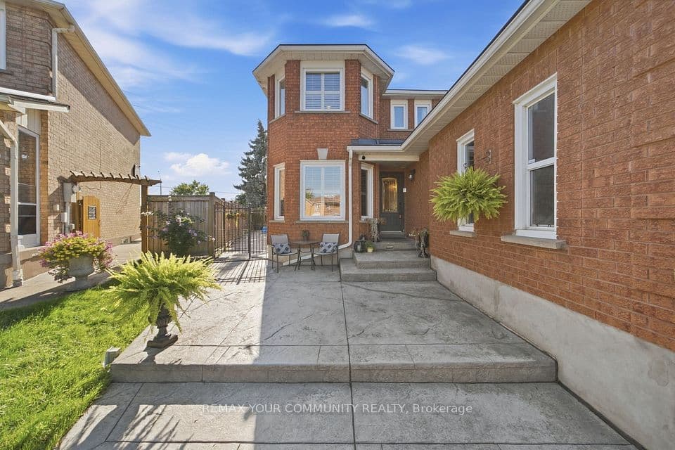 44 Candy Crescent W, Brampton, ON L6X 3Z6 – photo 2