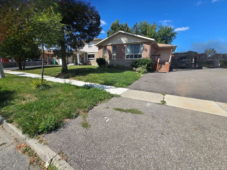46 Reigate Avenue, Brampton, ON L6V 2E3 – main photo