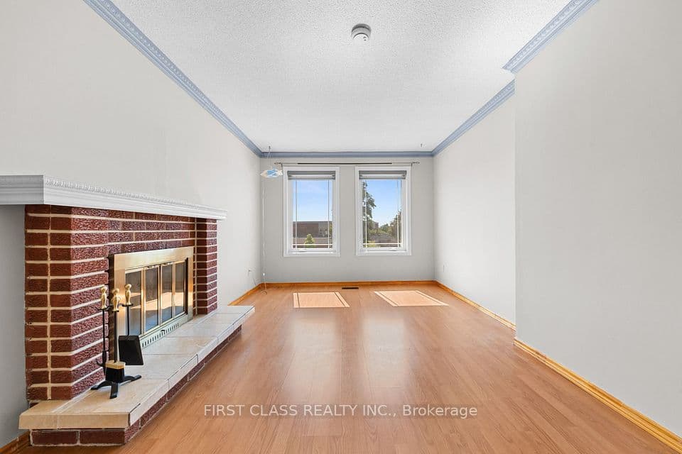 4213 Beacon Lane, Mississauga, ON L5C 3V8 – photo 3