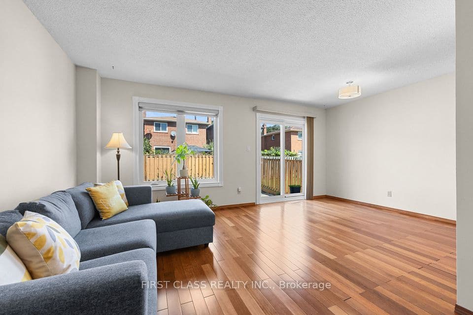 4213 Beacon Lane, Mississauga, ON L5C 3V8 – main photo