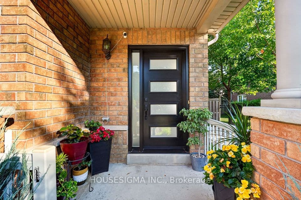 5261 Palmetto Place, Mississauga, ON L5M 0C8 – photo 3