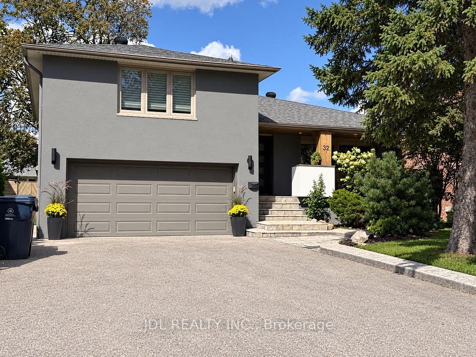 32 Ashmount Crescent, Toronto, ON M9R 1C7 – main photo