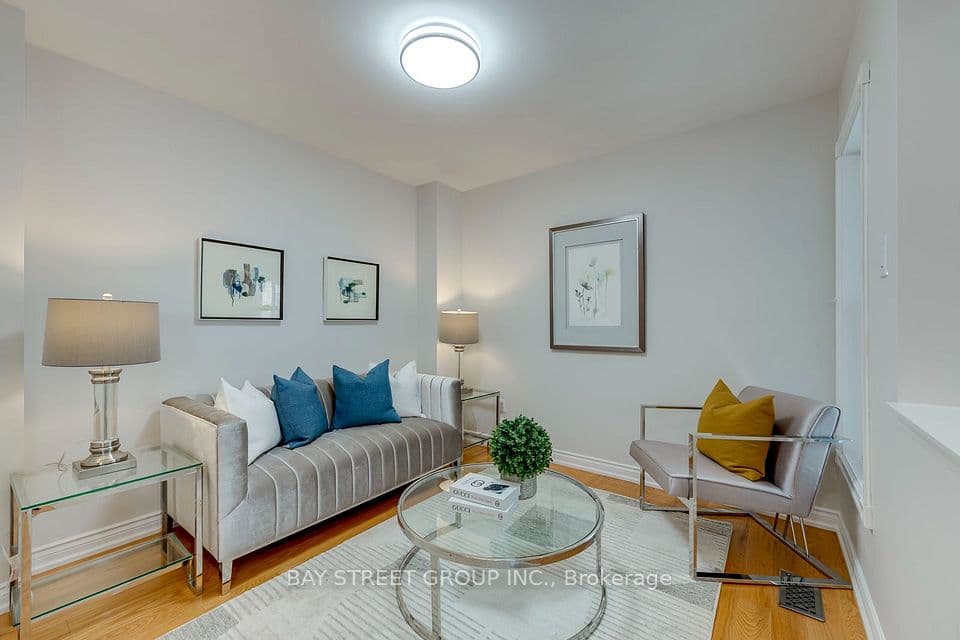 2870 Westbury Court, Mississauga, ON L5M 6B3 – photo 3