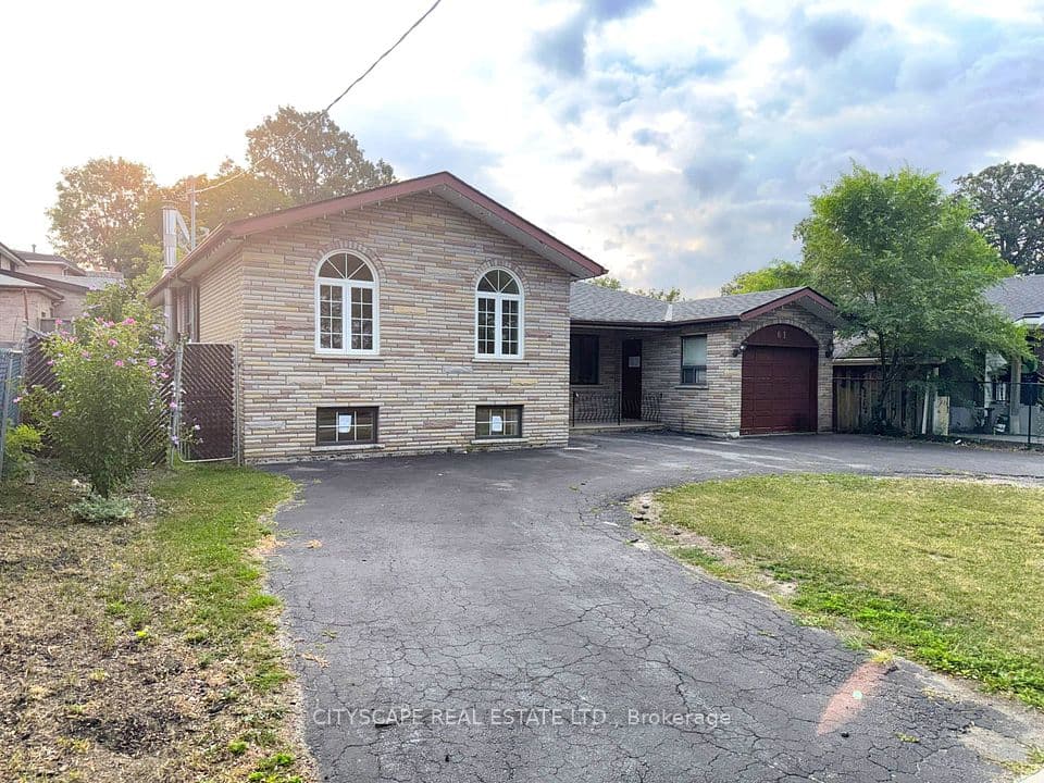 61 Bloomington Crescent, Toronto, ON M3N 1R2 – photo 3