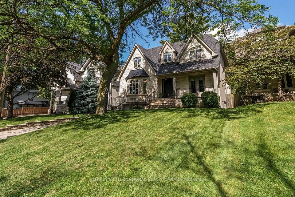 36 Mattice Road, Toronto, ON M9A 1E6 – main photo