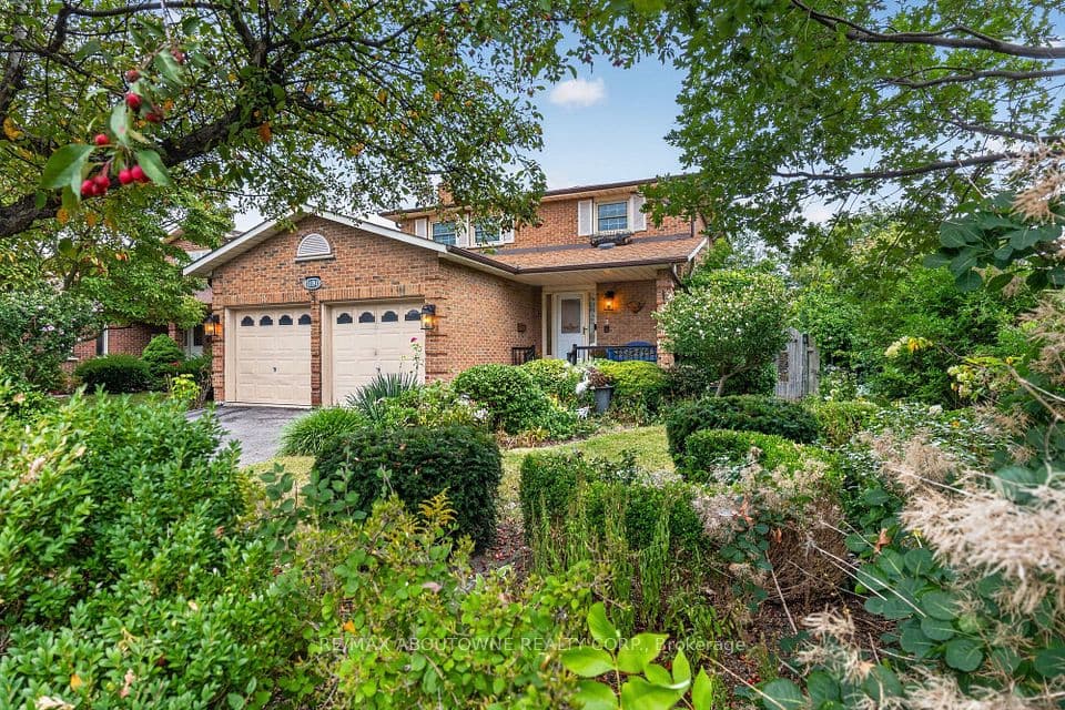 1191 Carlo Court, Mississauga, ON L4W 3N6 – photo 2