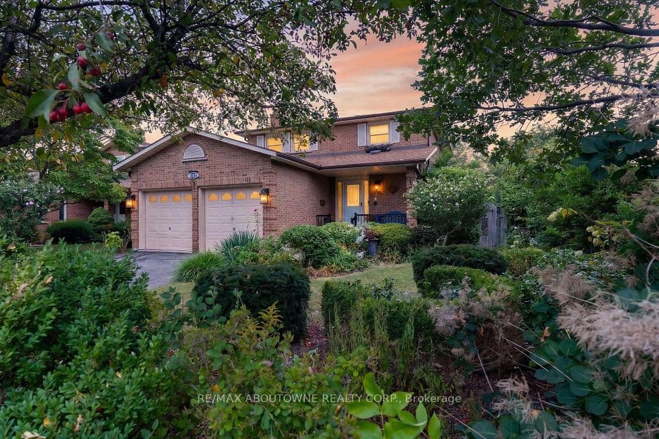 1191 Carlo Court, Mississauga, ON L4W 3N6 – main photo