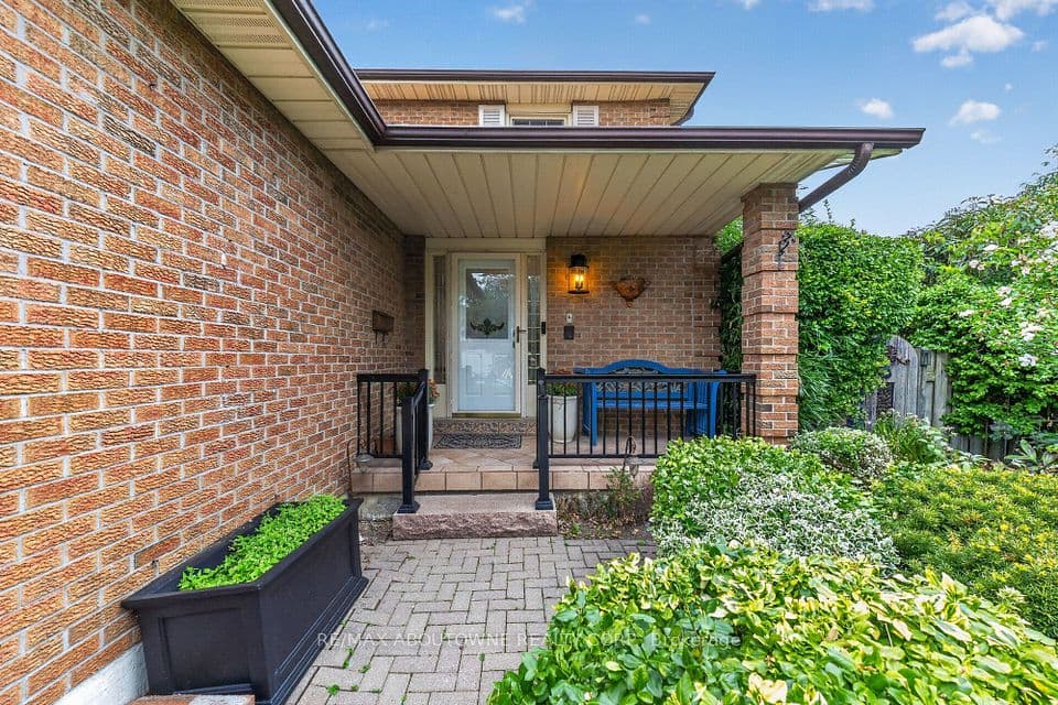 1191 Carlo Court, Mississauga, ON L4W 3N6 – photo 3
