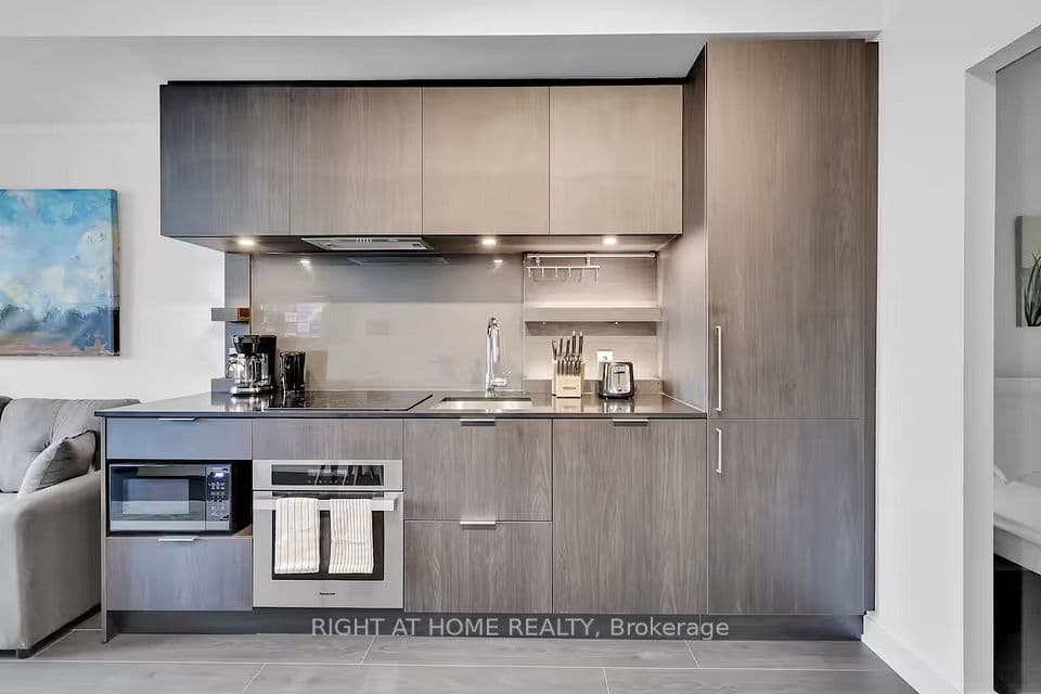 28 Ann Street 223, Mississauga, ON L5G 0E1 – photo 3