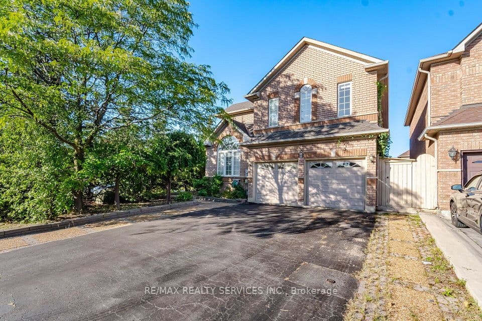 8 Riverbank Road, Brampton, ON L6R 2H6 – main photo
