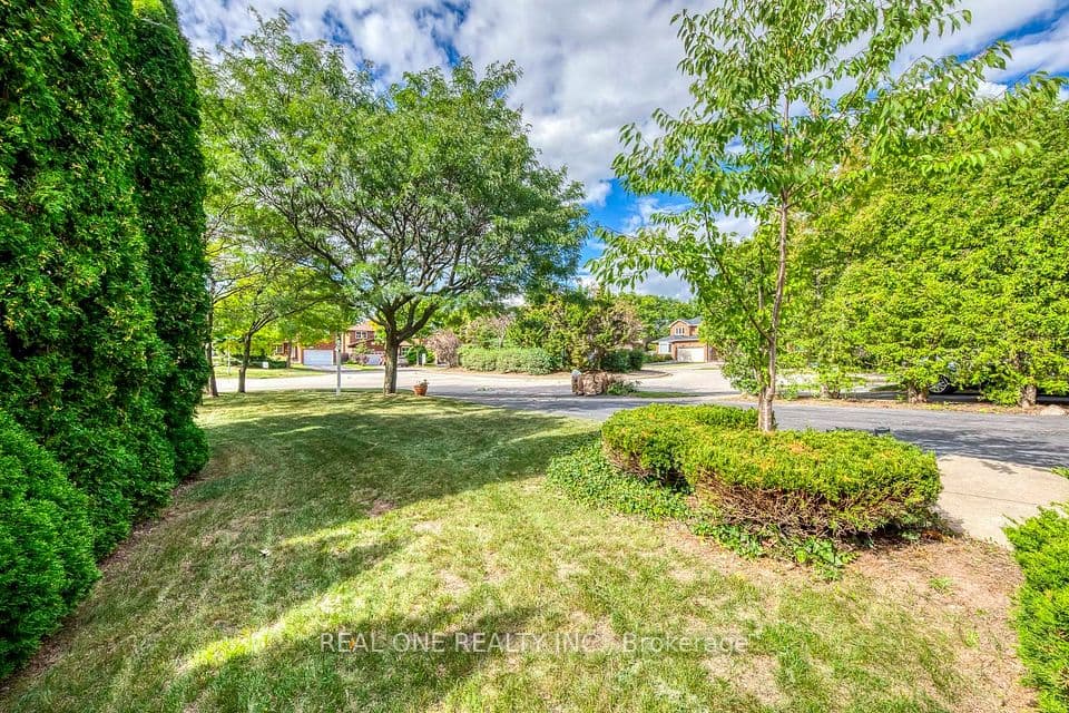 1384 Bramblewood Green, Oakville, ON L6M 2R5 – photo 3