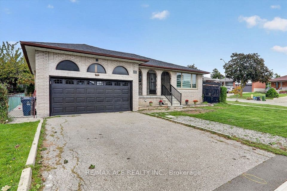 124 Honeywood Road, Toronto, ON M3N 1B4 – photo 2