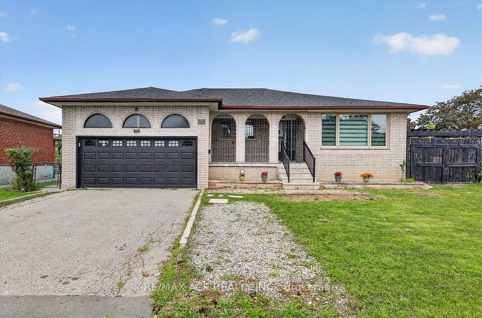 124 Honeywood Road, Toronto, ON M3N 1B4 – main photo
