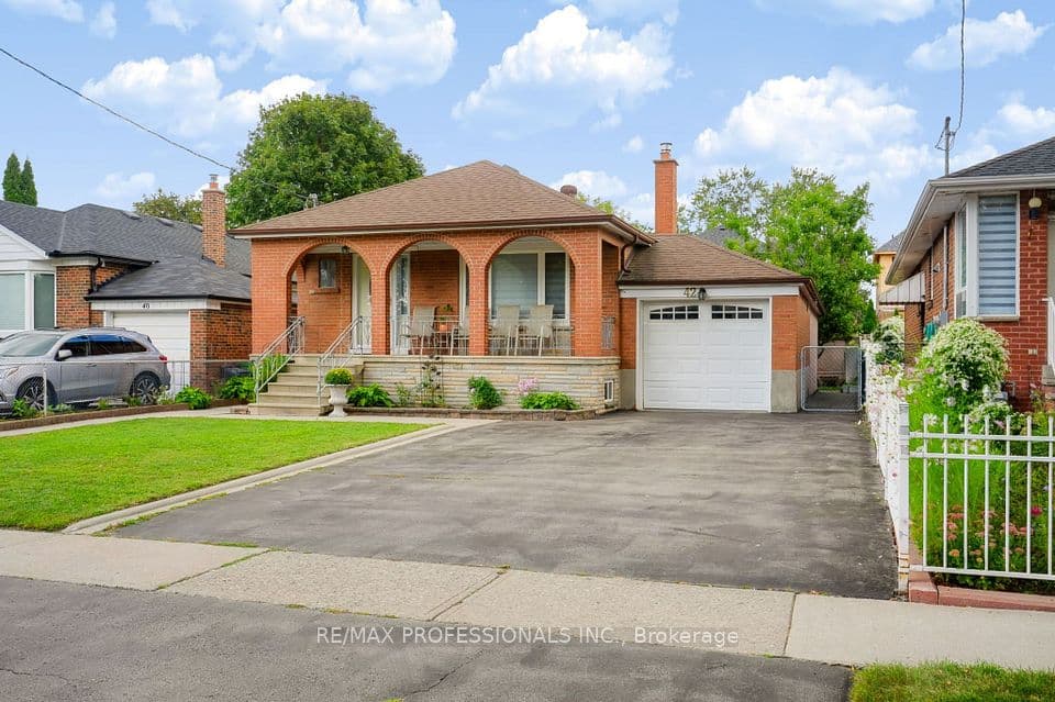 42 Woolgar Avenue, Toronto, ON M8Z 4Y7 – photo 3
