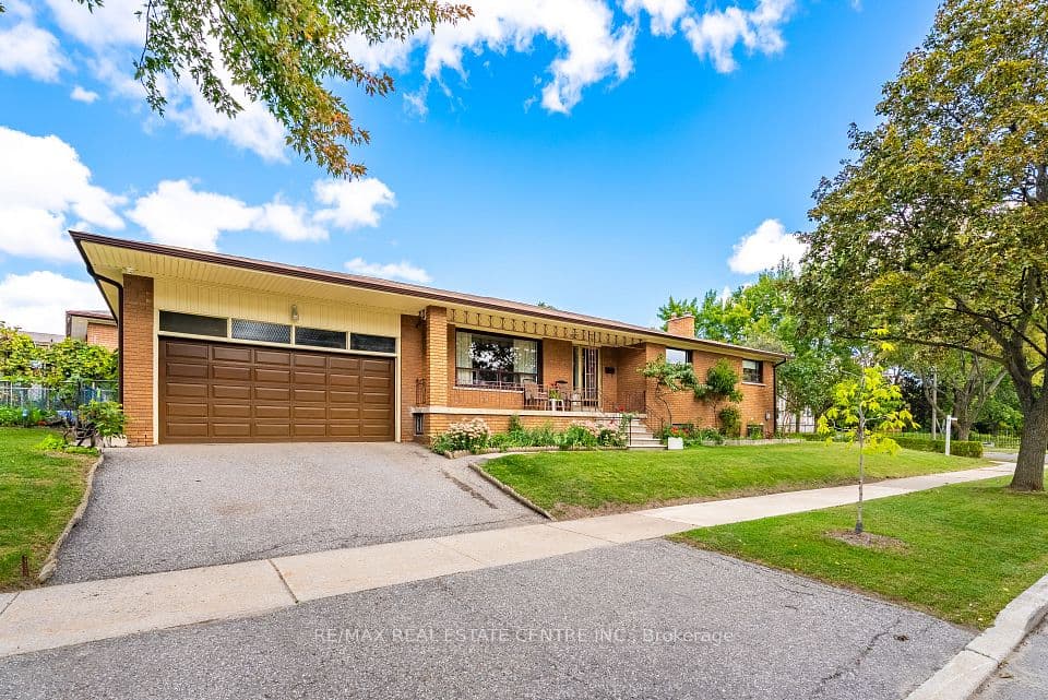 4 Dunreo Drive, Toronto, ON M3L 2E9 – photo 3