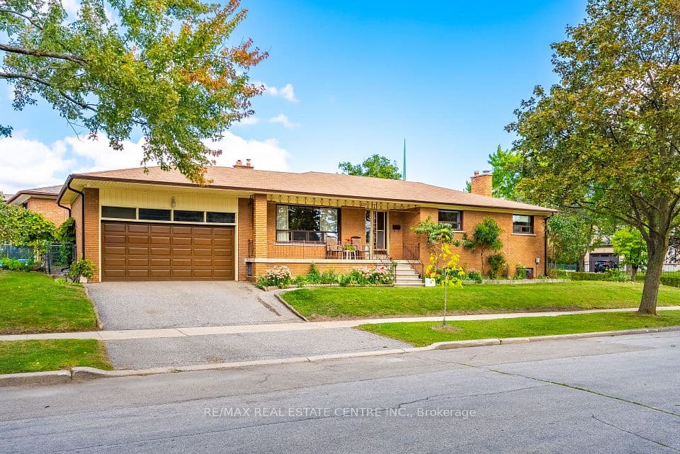 4 Dunreo Drive, Toronto, ON M3L 2E9 – main photo