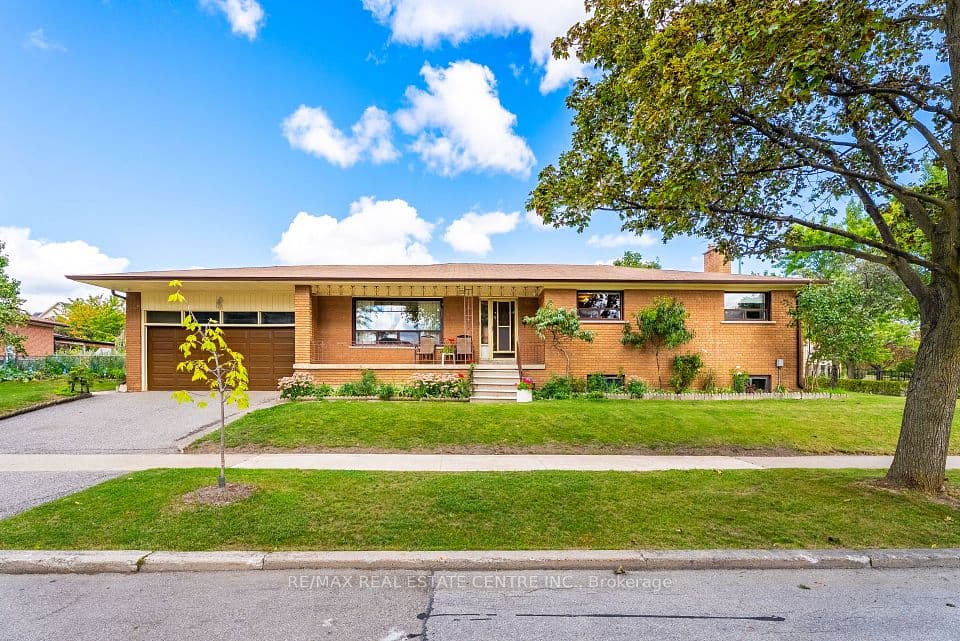 4 Dunreo Drive, Toronto, ON M3L 2E9 – photo 2