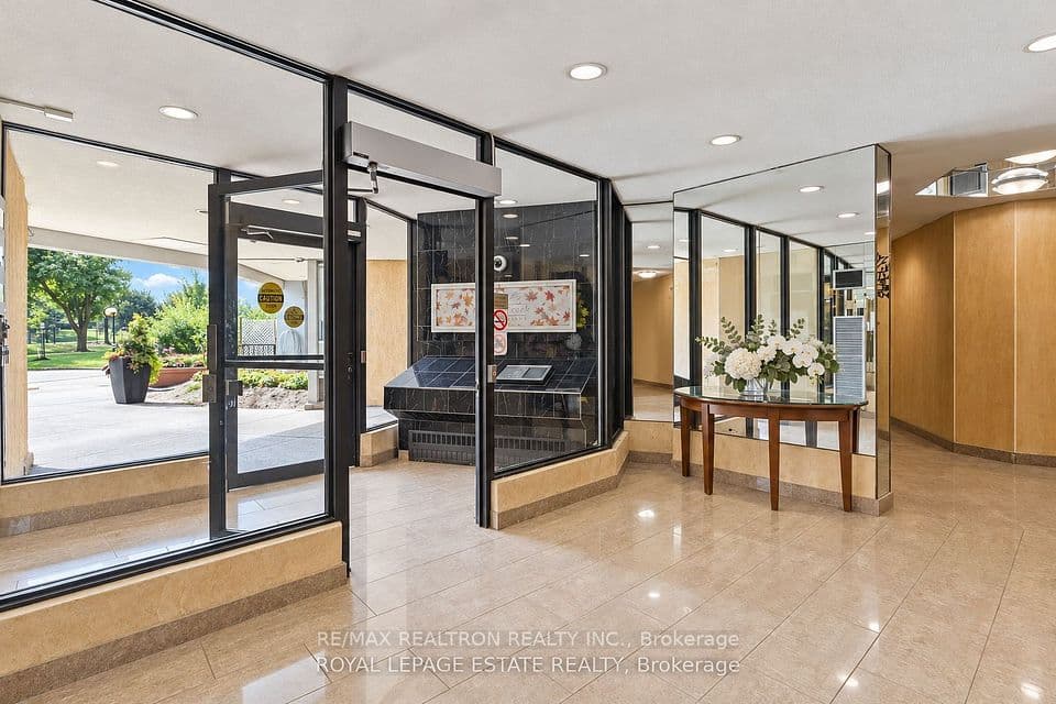 10 Martha Eaton Way 1411, Toronto, ON M6M 5B3 – photo 2