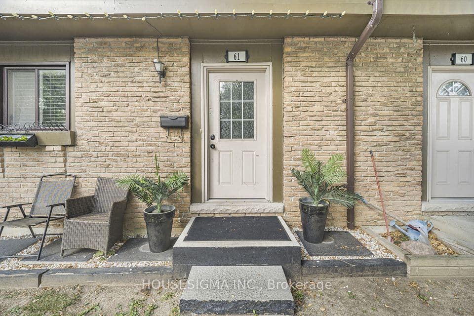 105 Hansen Road N 61, Brampton, ON L6V 3C9 – main photo