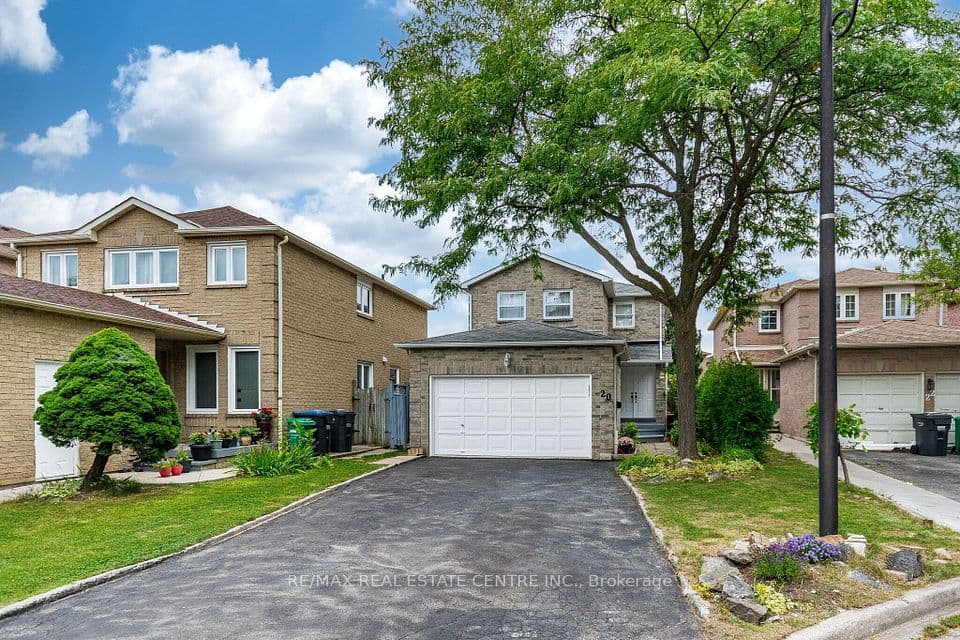 20 Dupont Court, Brampton, ON L6Y 3R5 – photo 2