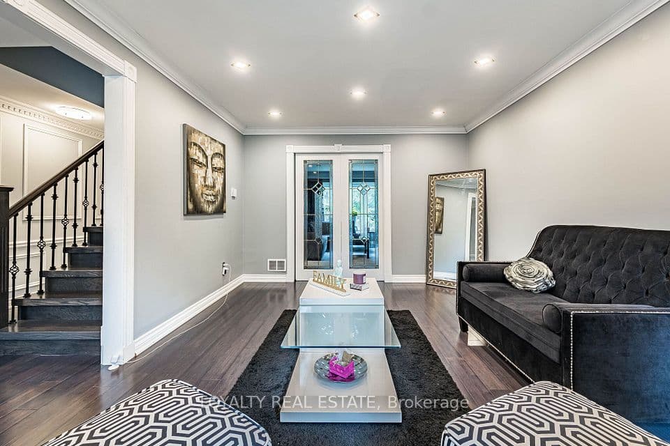 52 Newcastle Crescent, Brampton, ON L6S 3Y8 – photo 3