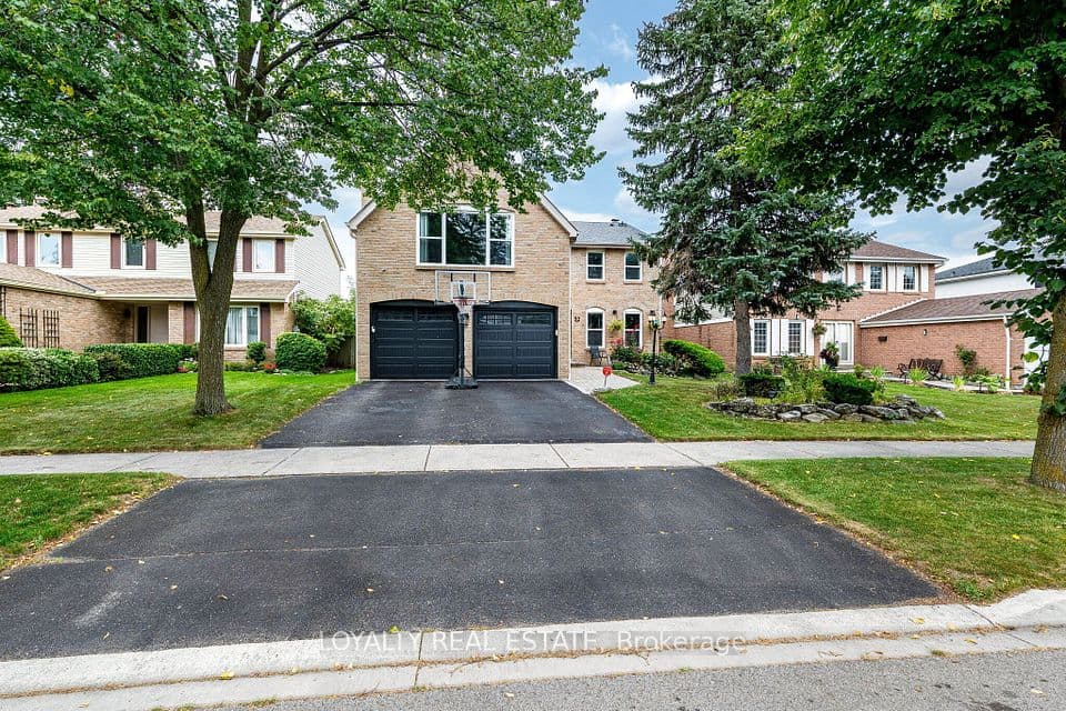 52 Newcastle Crescent, Brampton, ON L6S 3Y8 – main photo