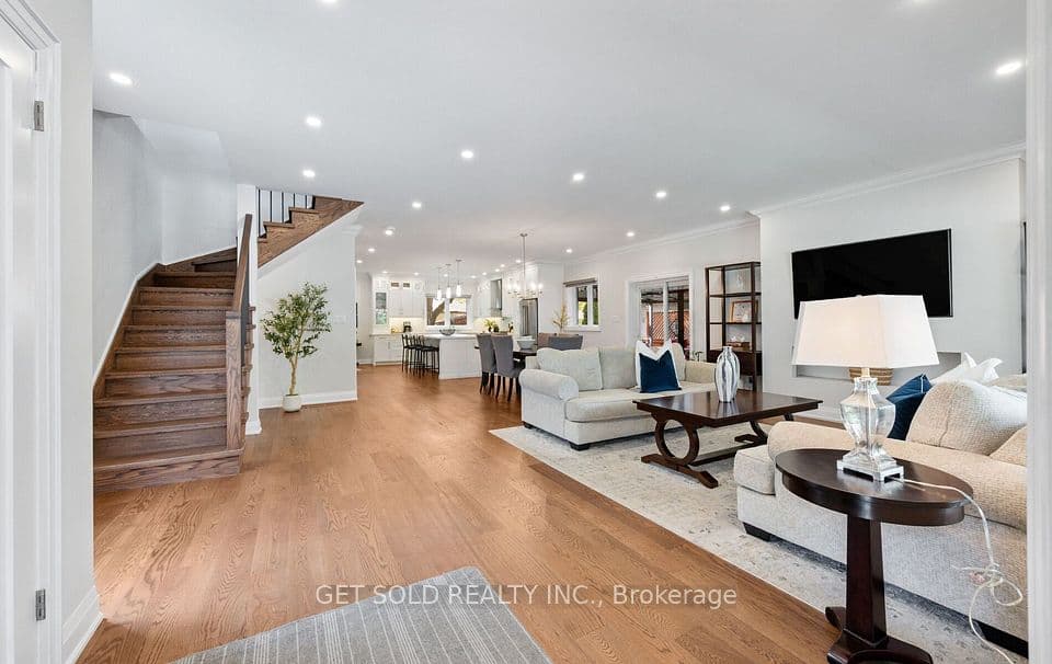 8 Hackmore Avenue, Toronto, ON M9W 3W3 – photo 3
