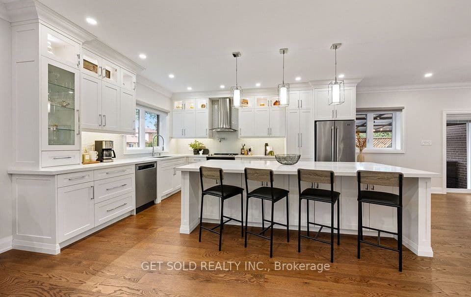 8 Hackmore Avenue, Toronto, ON M9W 3W3 – main photo