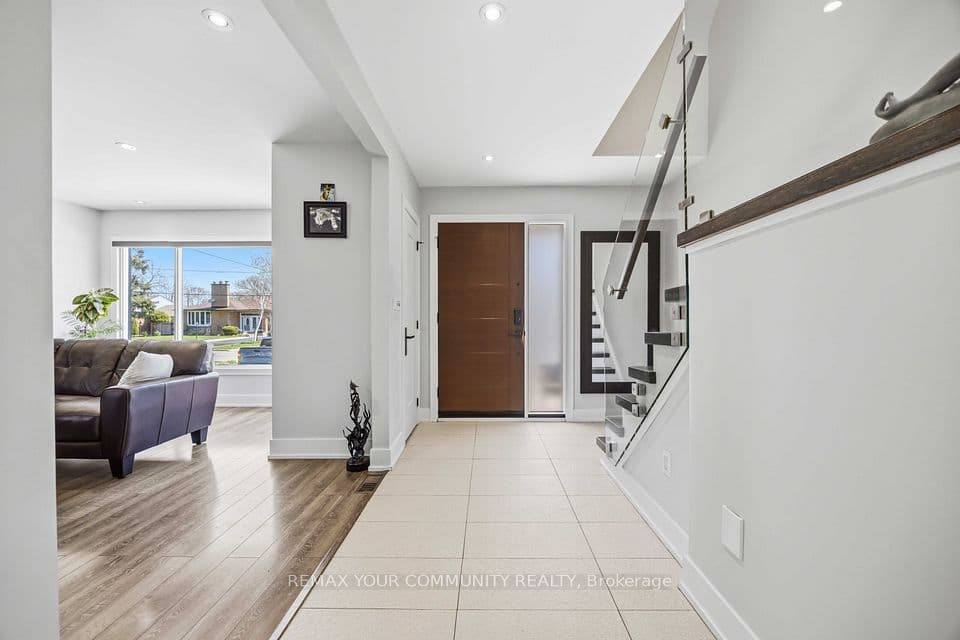 34 Walwyn Avenue, Toronto, ON M9N 3H5 – photo 3