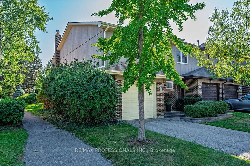 1951 Rathburn Road E 176, Mississauga, ON L4W 2N9 – photo 2