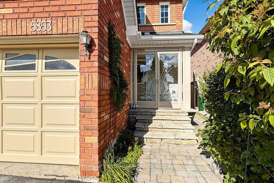 5853 Swordsman Drive, Mississauga, ON L5M 6P4 – photo 2