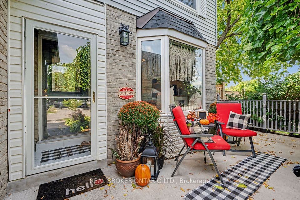 3260 Woodcroft Crescent, Burlington, ON L7M 3K9 – photo 2