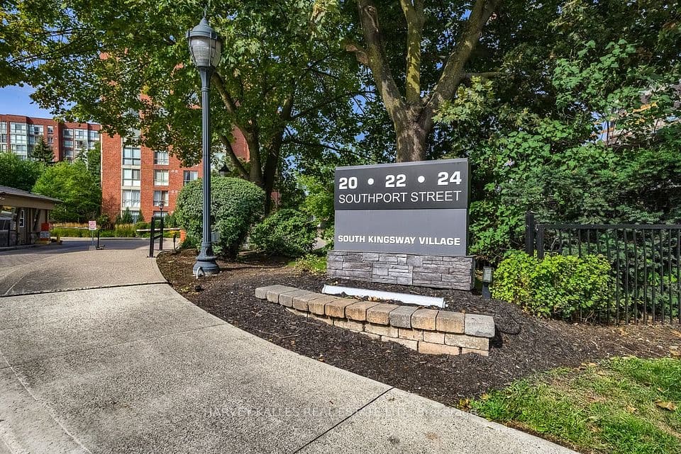 20 Southport Street 521, Toronto, ON M6S 4Y8 – photo 2