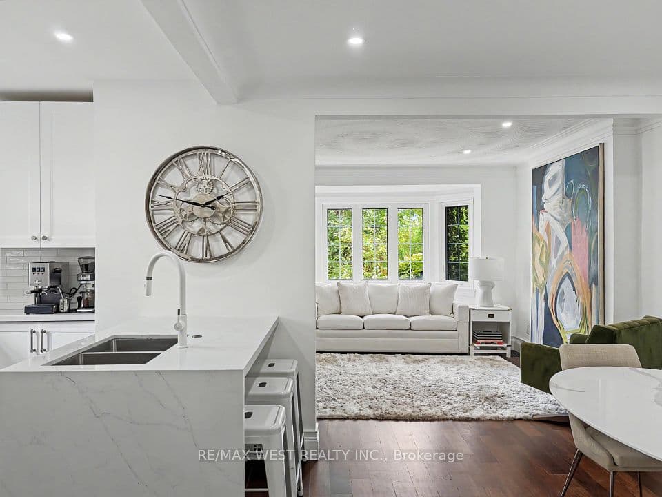 12 Brentwood Road S, Toronto, ON M8Z 3N2 – photo 3