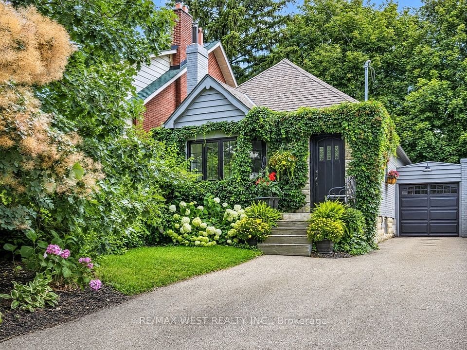 12 Brentwood Road S, Toronto, ON M8Z 3N2 – photo 2